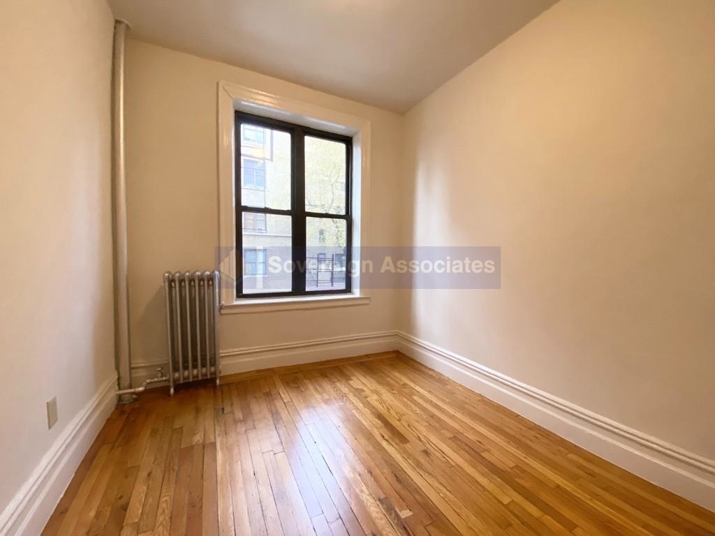 81 Cabrini Boulevard - Photo 2