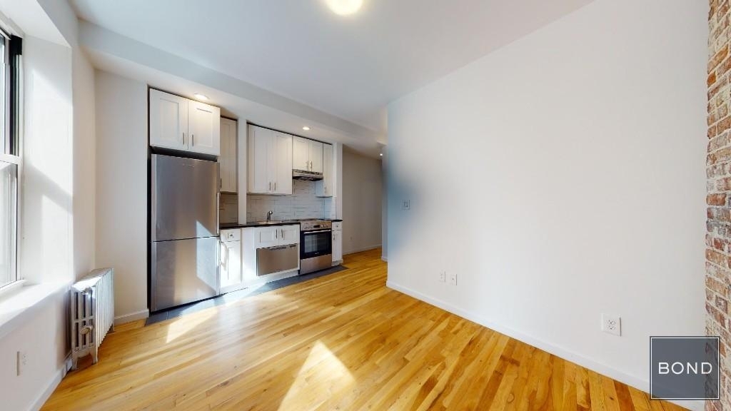 1437 First Avenue - Photo 3