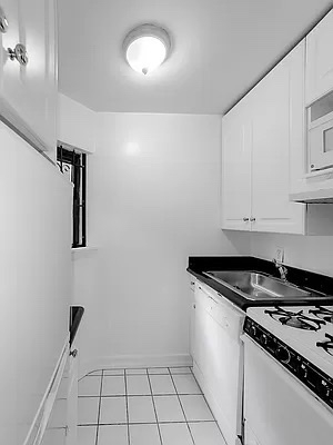 35 West 65th Street - Photo 1