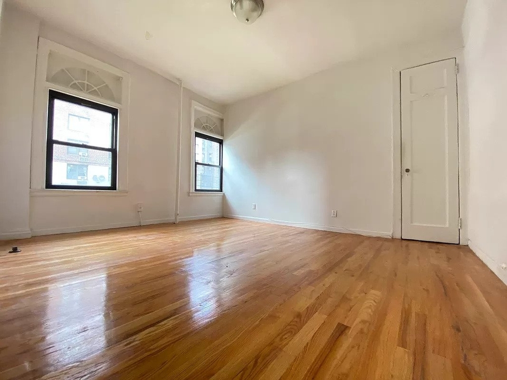 51 East 17th Street - Photo 3