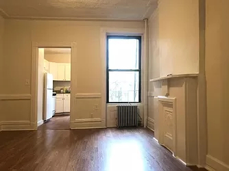 672 Ninth Ave - Photo 2