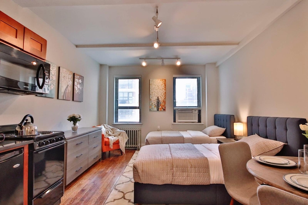 Beautifully renovated West Village Studio Doorman Building Laundry-in-Building Available January 1, 2022 - Photo 3