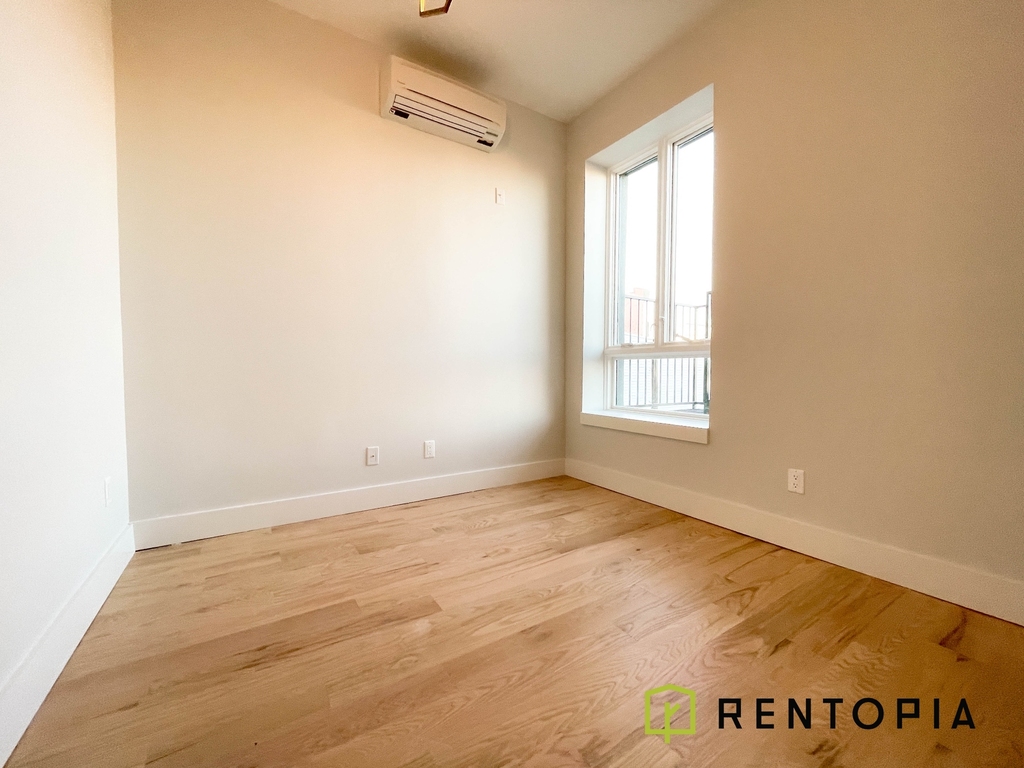 725 Metropolitan Avenue #3B - Photo 3