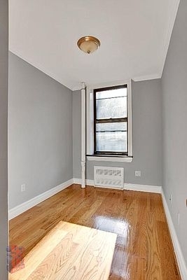 E 9th St - NO FEE - Balcony & Washer/Dryer in Unit - Photo 7