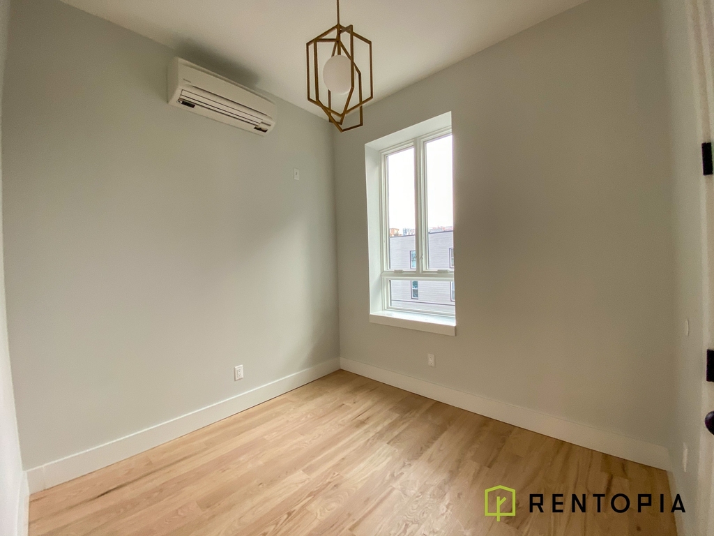 725 Metropolitan Avenue - Photo 3