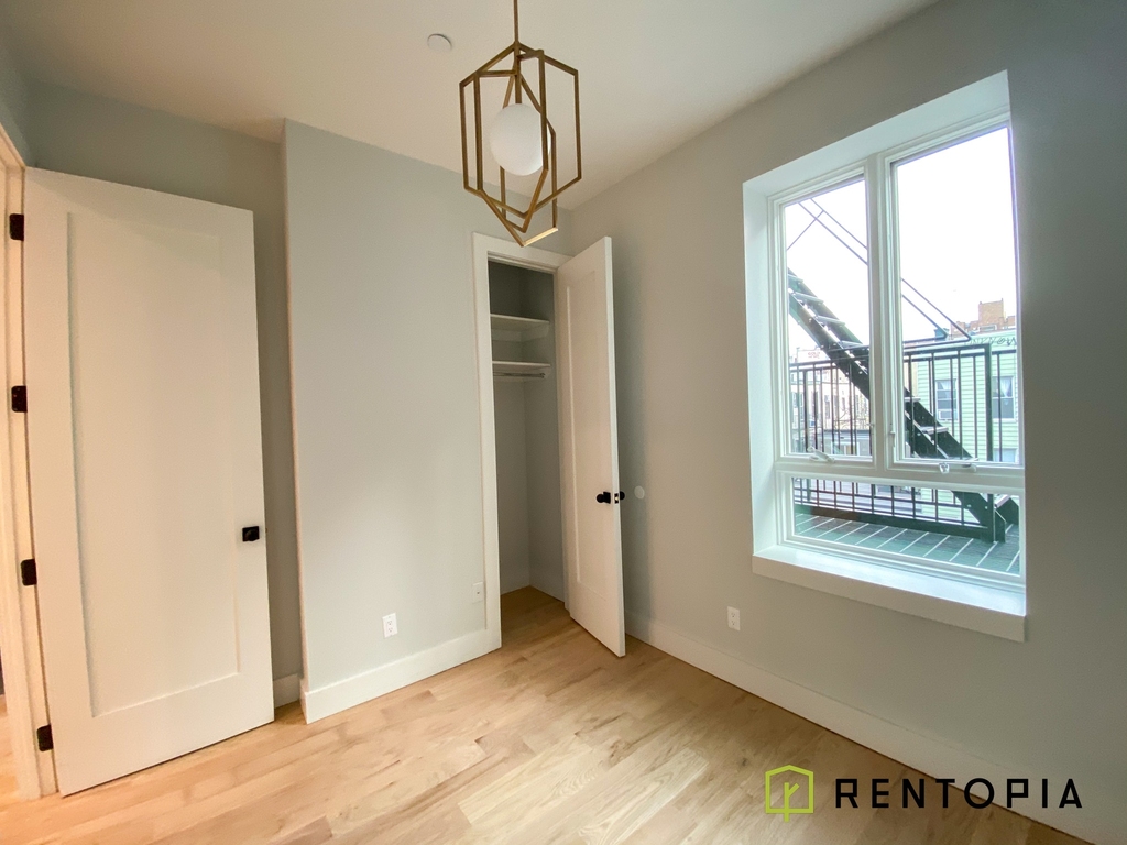 725 Metropolitan Avenue - Photo 4