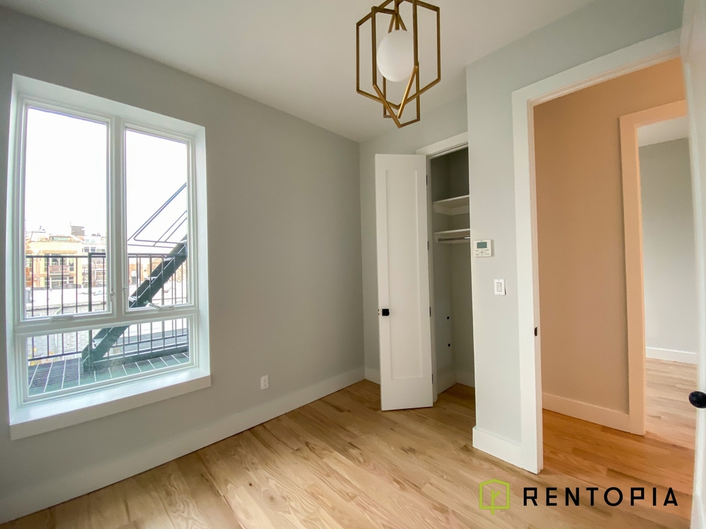 725 Metropolitan Avenue - Photo 0