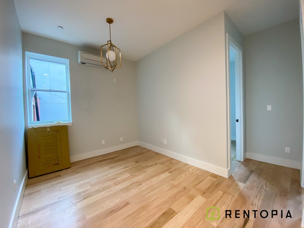 725 Metropolitan Avenue - Photo 3