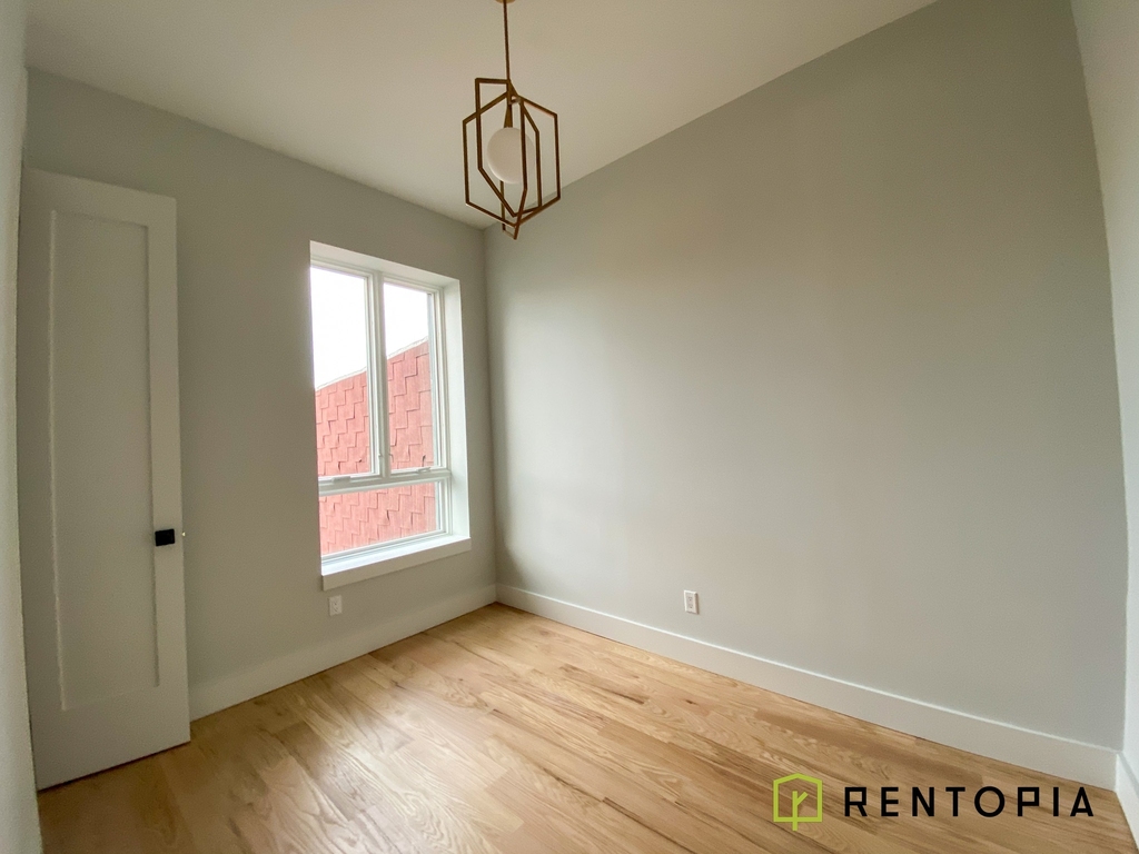 725 Metropolitan Avenue - Photo 8