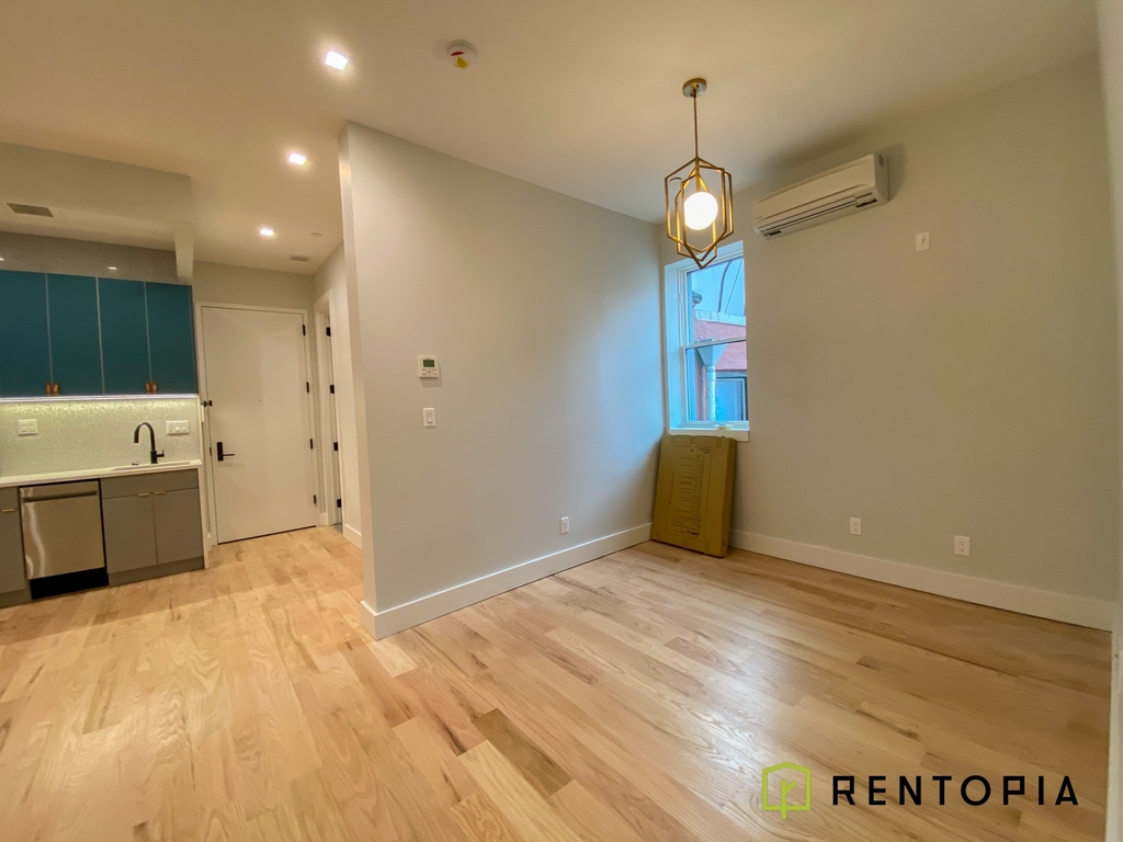 725 Metropolitan Avenue - Photo 9