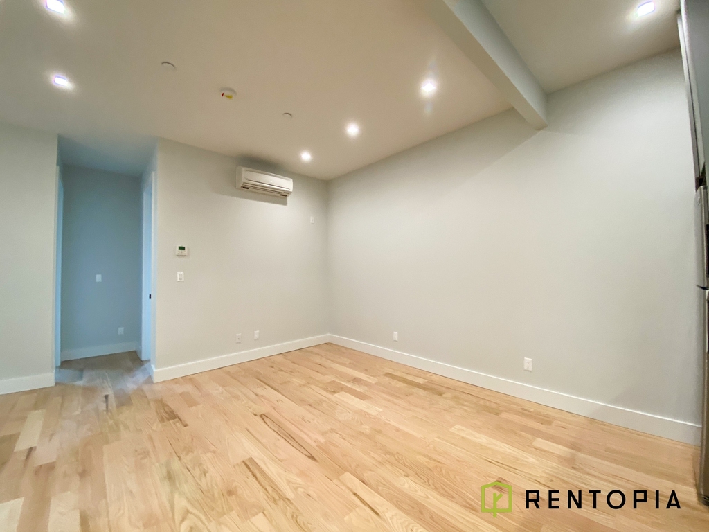 725 Metropolitan Avenue - Photo 2