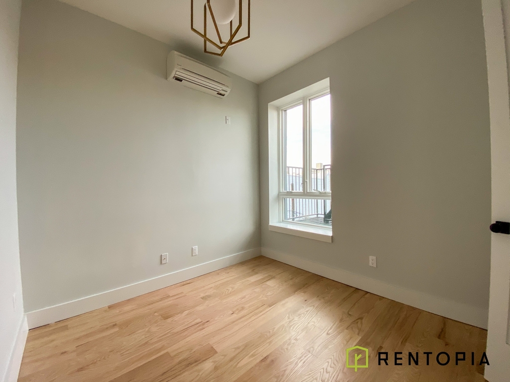 725 Metropolitan Avenue - Photo 4