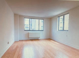 Massive! PENTHOUSE! 3 Bedroom 2 Bathroom Apartment Available on the 90's UWS - Photo 2