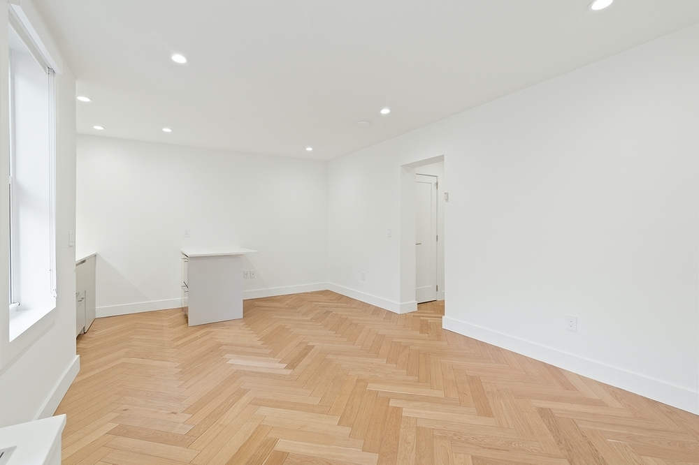 220 West 24th Street - Photo 1