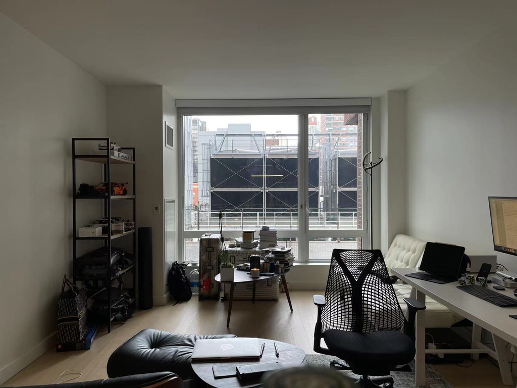 525 West 52nd Street - Photo 2