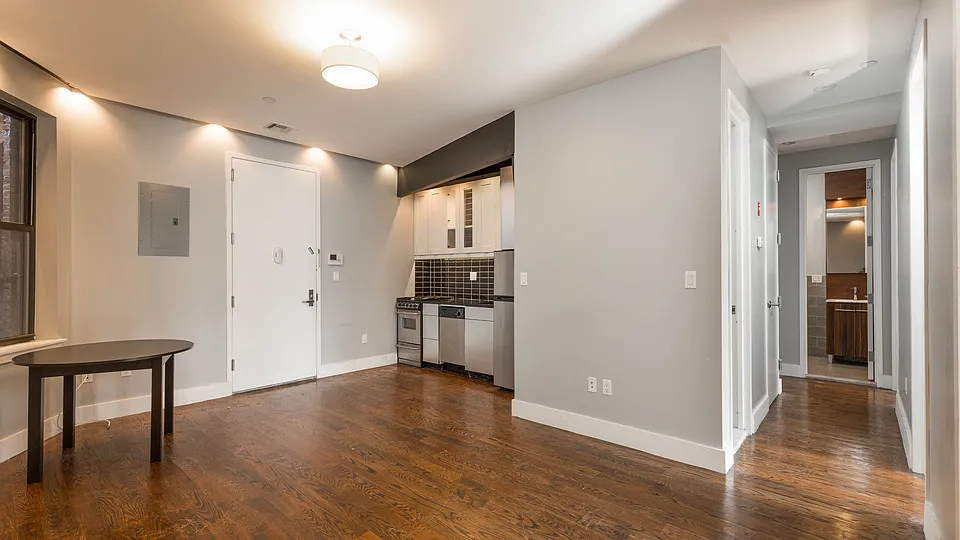 615 Gates Avenue - Photo 6