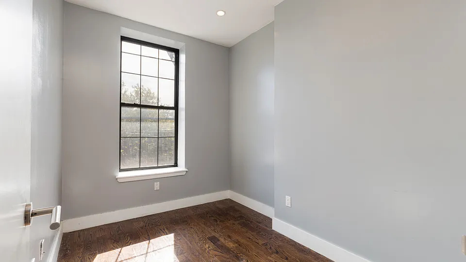 615 Gates Avenue - Photo 8