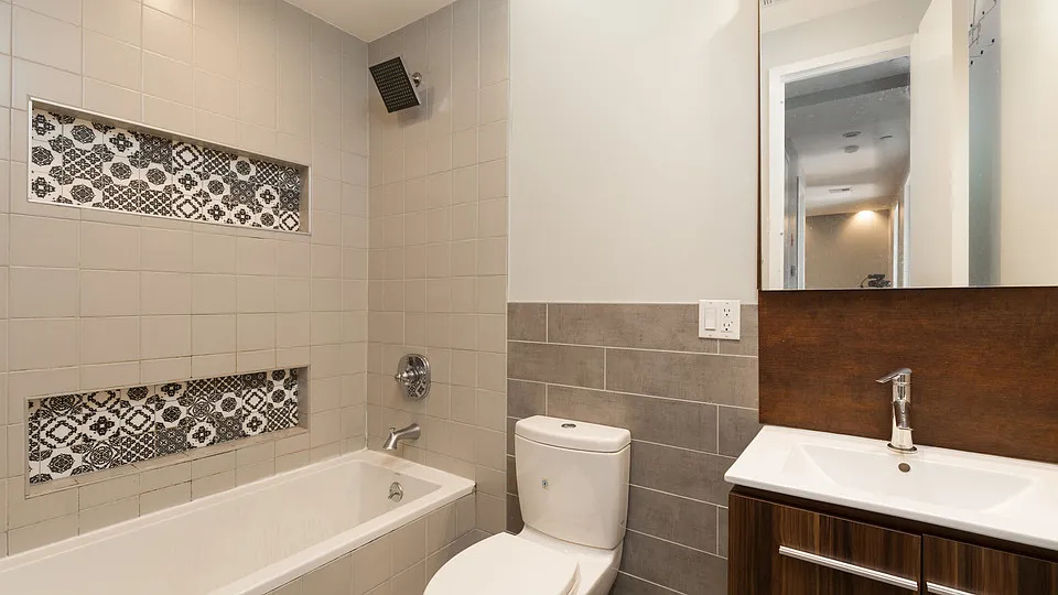 615 Gates Avenue - Photo 2