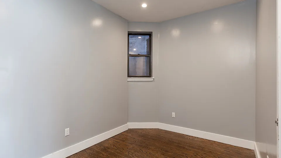 615 Gates Avenue - Photo 3