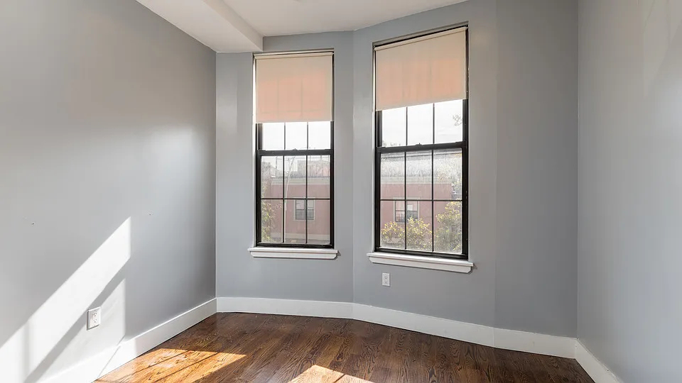 615 Gates Avenue - Photo 4