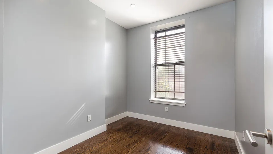 615 Gates Avenue - Photo 9