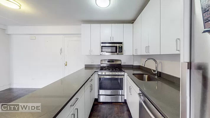 137 East 38th Street - Photo 5