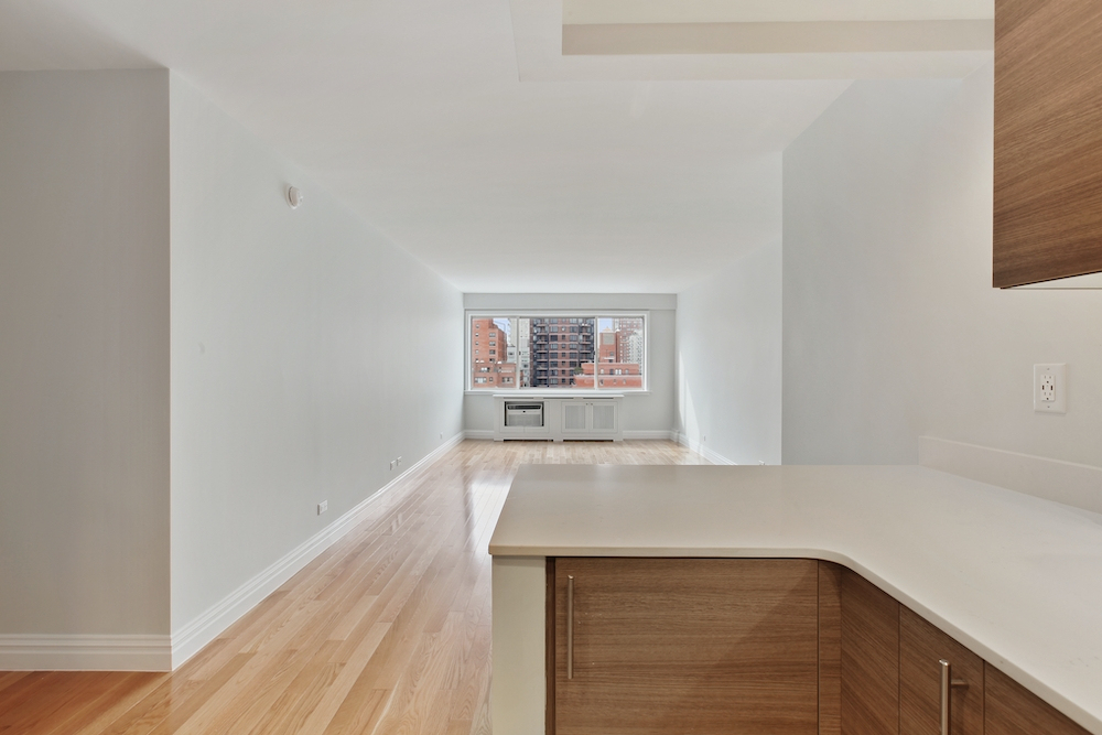 2 bed on East 65th Street - Photo 0