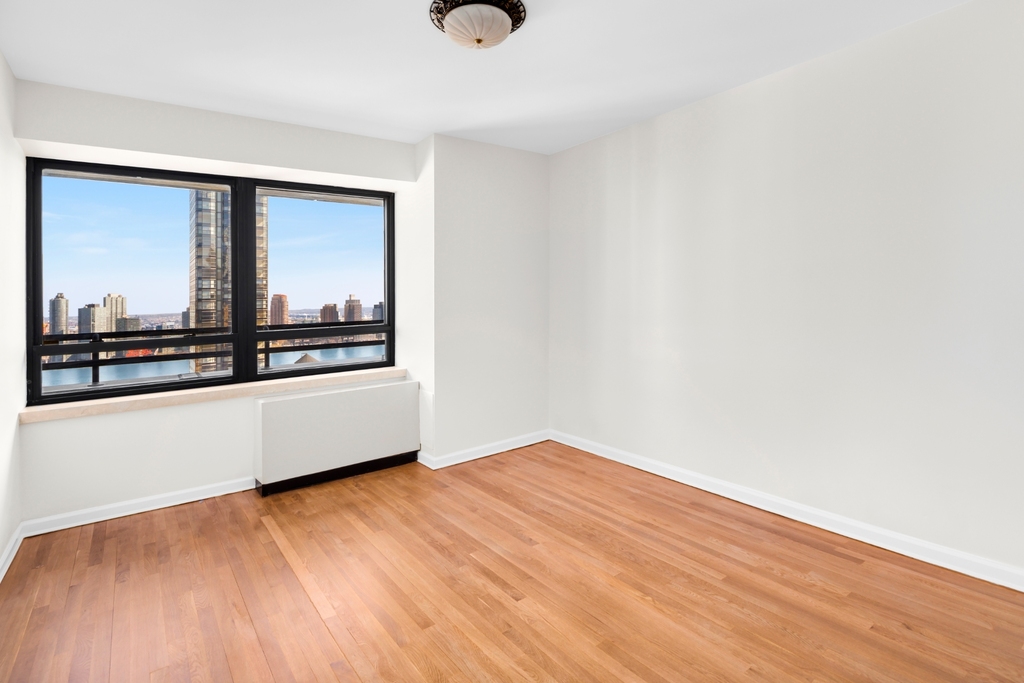 240 East 47th Street - Photo 9