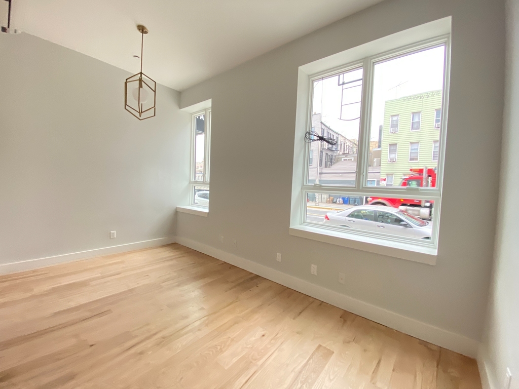 725 Metropolitan Avenue - Photo 2