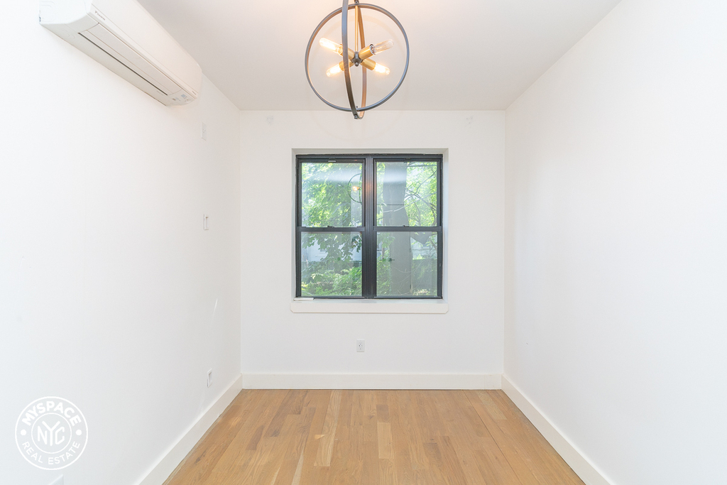 826 St Johns Place - Photo 4