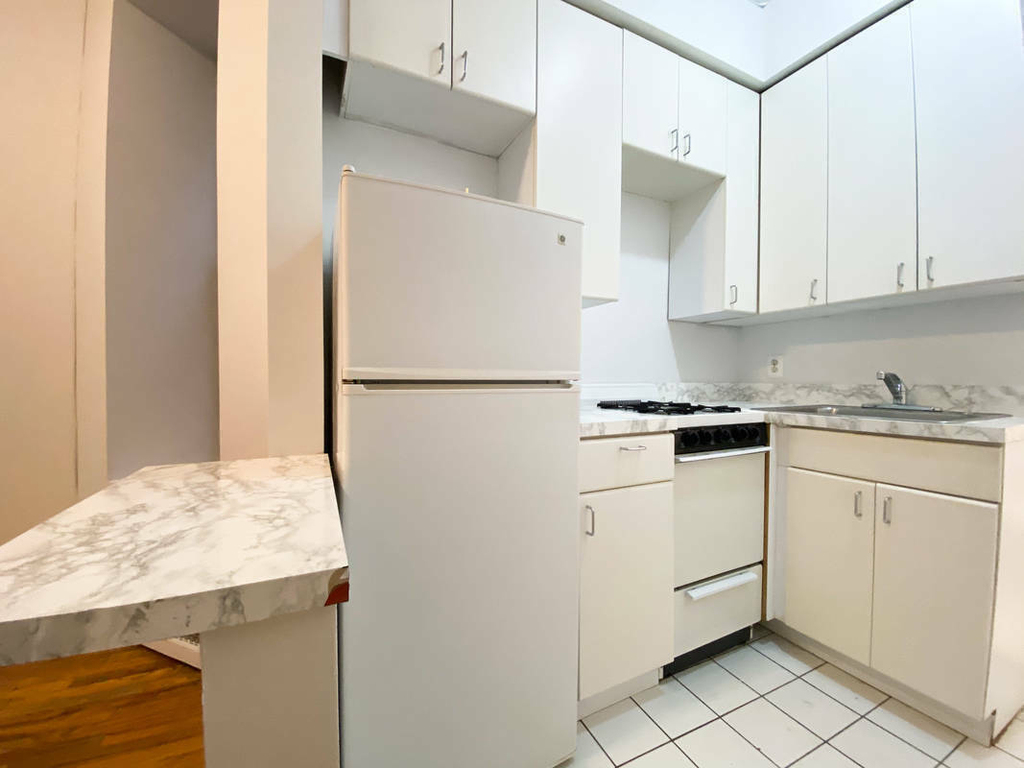 218 East 85th Street - Photo 2