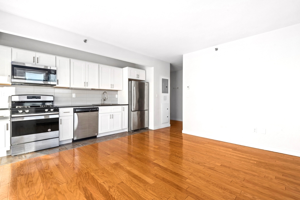 33 Lincoln Road - Photo 1