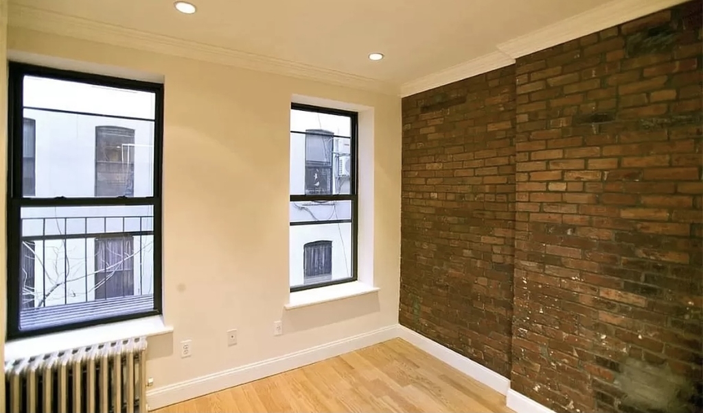 610 East 9th Street - Photo 1