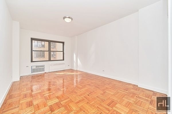 East 55th Street - Photo 3