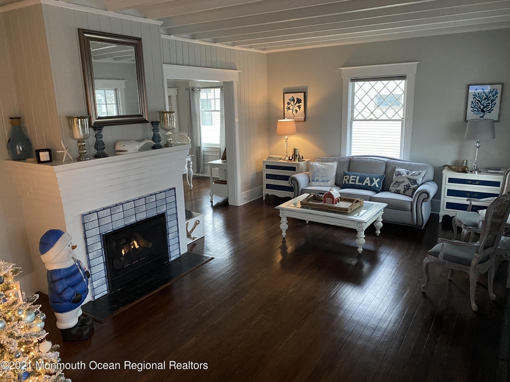 304 Atlantic Avenue - Photo 2