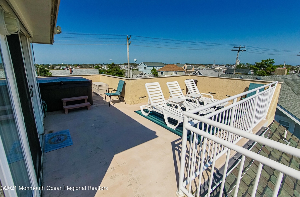 1322 Ocean Avenue - Photo 2