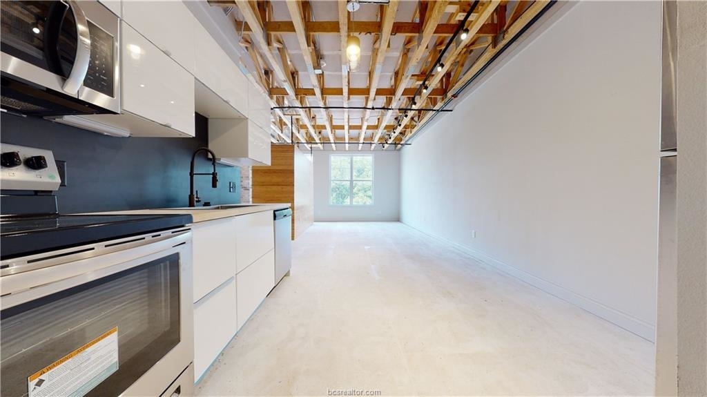 305 West 27th Street - Photo 1