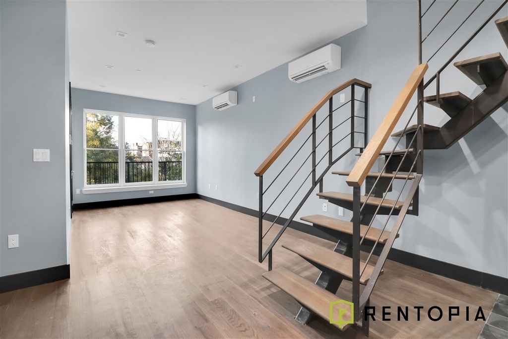 540 Driggs Avenue - Photo 0
