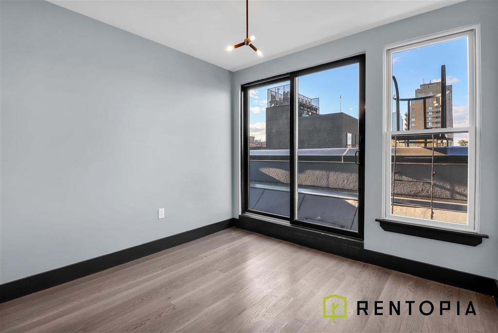 540 Driggs Avenue - Photo 4