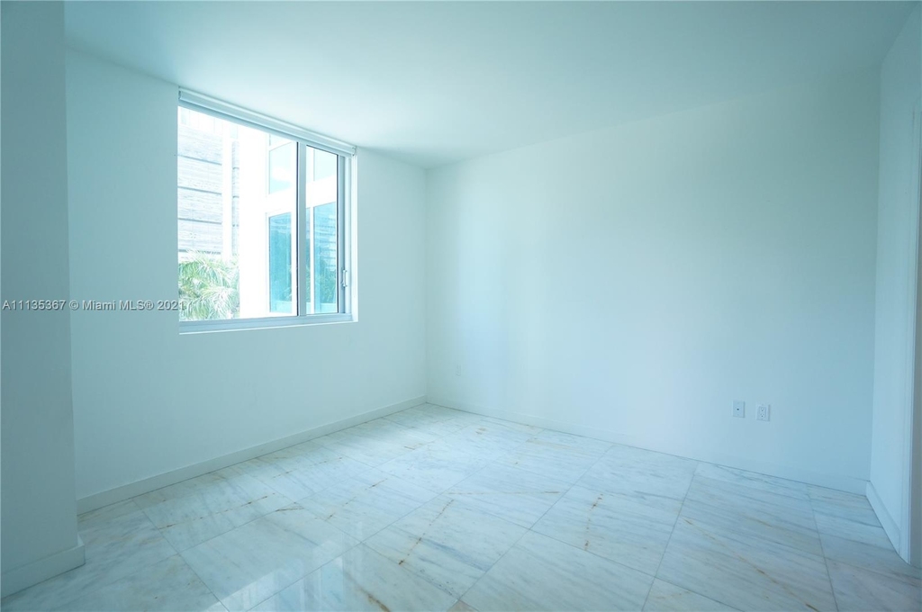 500 Brickell Ave - Photo 17