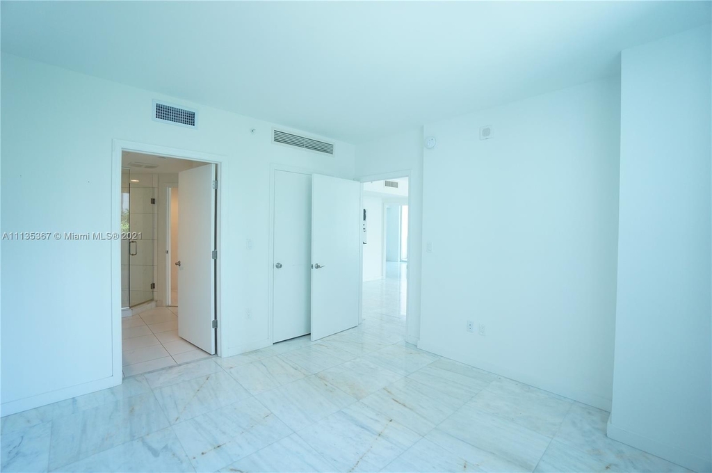 500 Brickell Ave - Photo 18