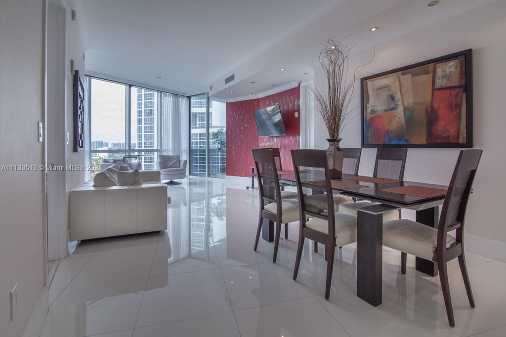 18101 Collins Ave - Photo 2