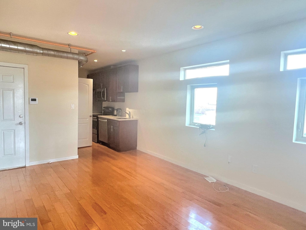 117 W Girard Avenue - Photo 5