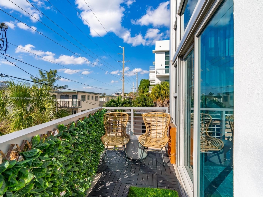 7700 Collins Ave - Photo 15