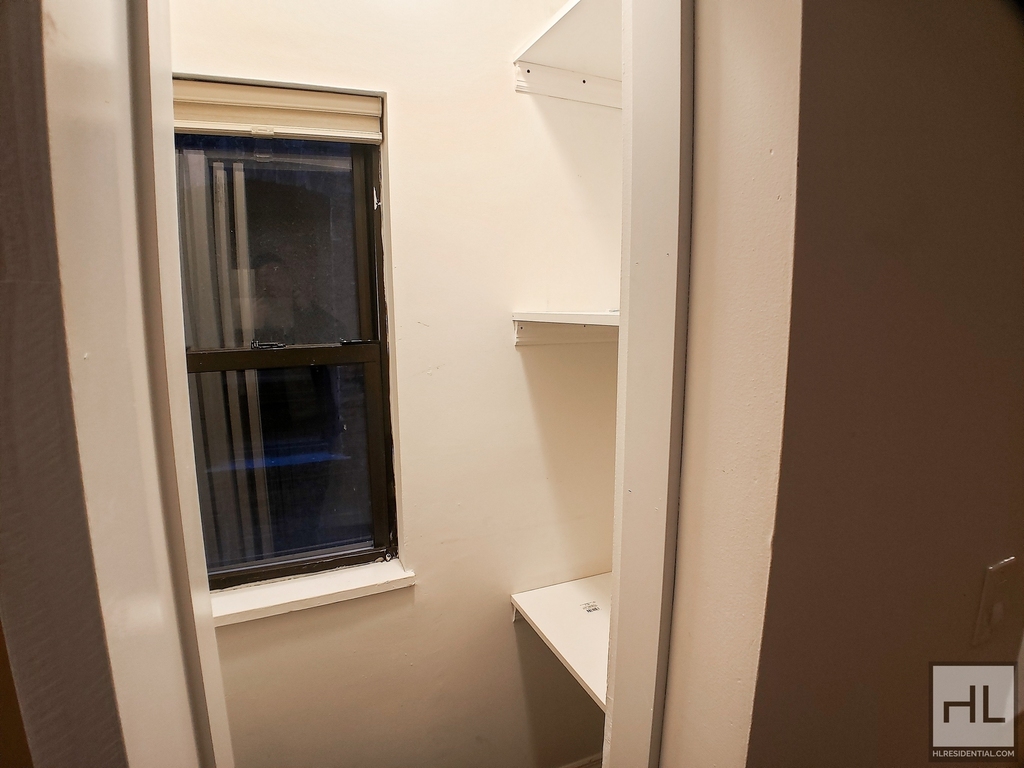 East 73 Street - Photo 5