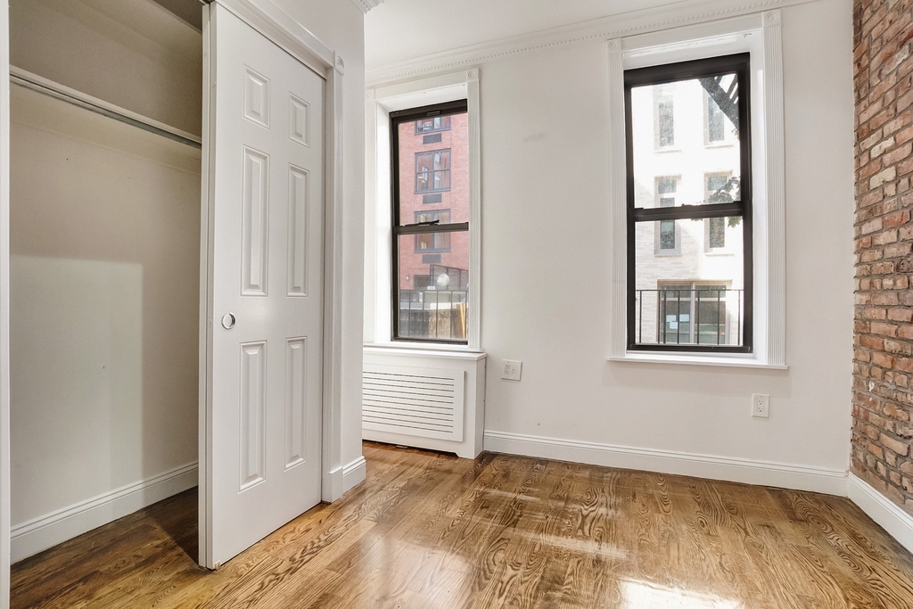 307 Mott Street - Photo 2