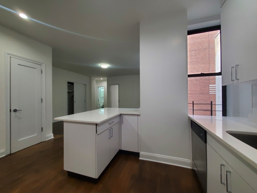 200 West 58th Street - Photo 5