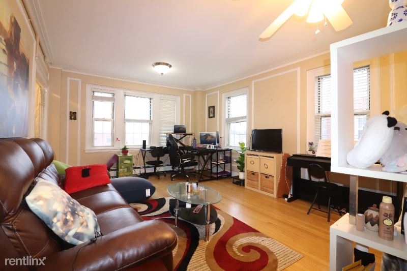 1450 Beacon St 702 - Photo 1