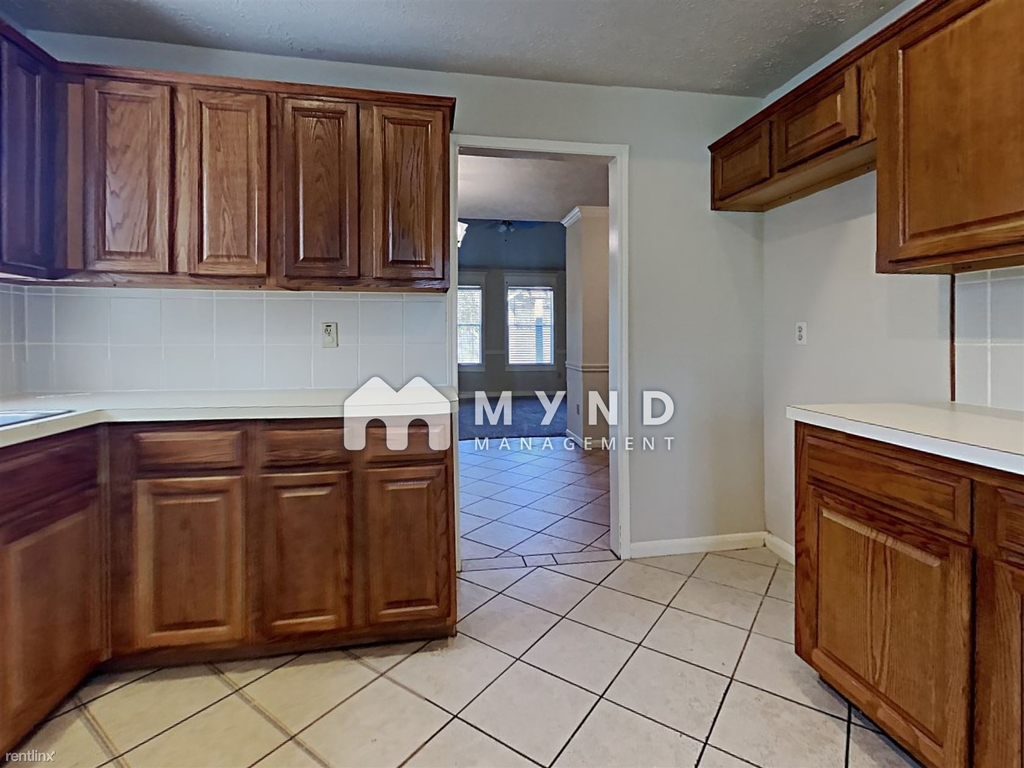 15806 Spruce River Ct - Photo 3