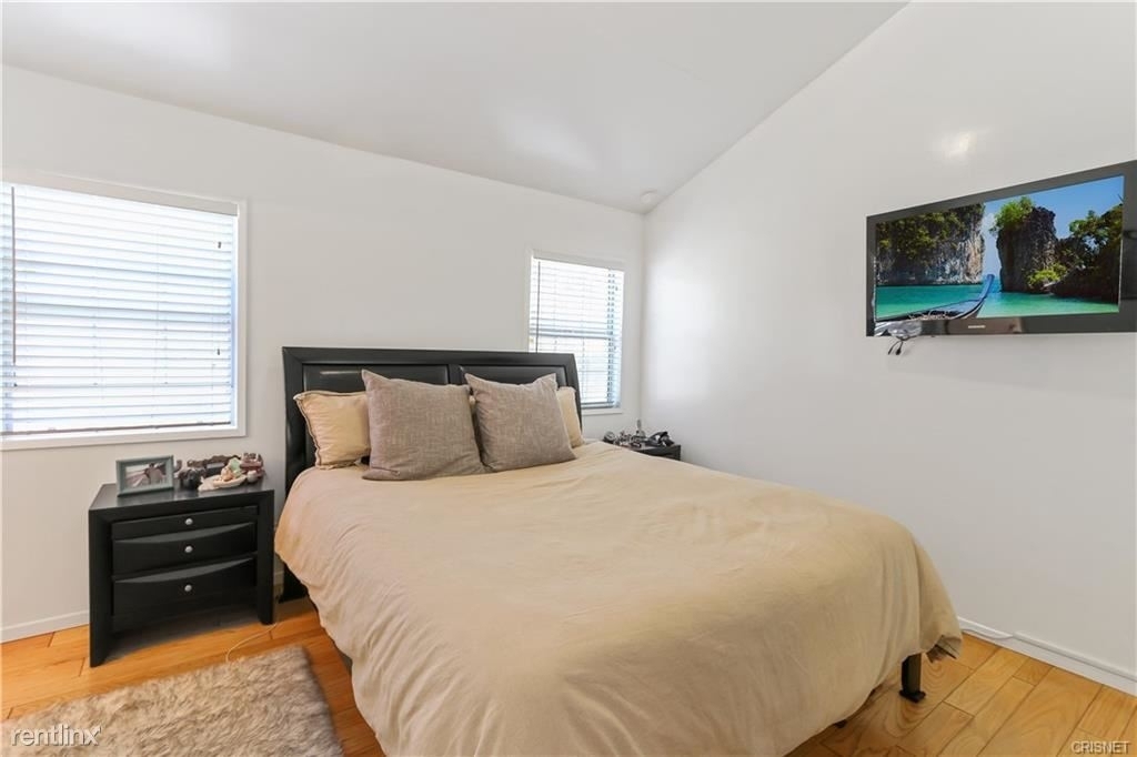 1204 Bay St Apt C - Photo 6